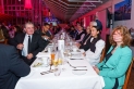 <p>Blick auf einen mit Gästen gefüllten Tisch im Saal der Frankfurter Sportgala</p>
