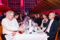 <p>Blick auf einen mit Gästen gefüllten VIP-Tisch im Saal der Frankfurter Sportgala</p>