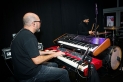 <p>Ein Mitglied der Band Waterproof spielt Keyboard beim Auftritt auf der Bühne im Rahmen der After-Show-Party der Frankfurter Sportgala.</p>