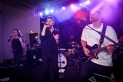 <p>Die Band Waterproof spielt live auf der Bühne bei der After-Show-Party der Frankfurter Sportgala.</p>